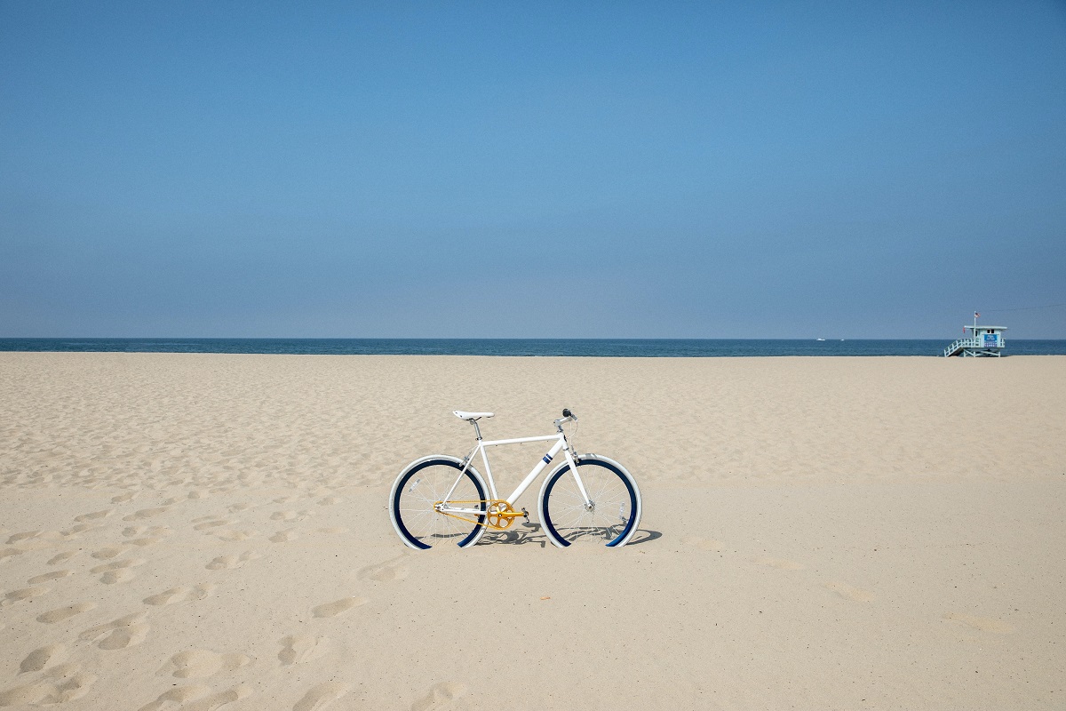 cuidar da bicicleta na praia